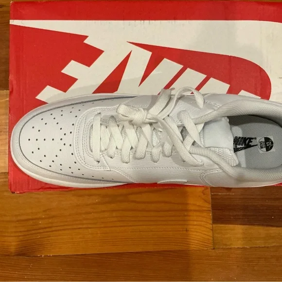 Nike Men's White Low-Top Sneakers - Picture 2 of 3